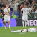 AME9510. GUADALUPE (MÉXICO), 01/04/2026.- Jugadores de Bolivia reaccionan este miércoles, al finalizar un partido de repechaje para la Copa Mundial 2026 entre Irak y Bolivia en el estadio BBVA en Guadalupe (México). La selección de Irak derrotó en la ciudad mexicana de Monterrey por 2-1 a la de Bolivia y se adjudicó el último cupo disponible para el Mundial de fútbol 40 después de su primera participación. EFE/Miguel Sierra