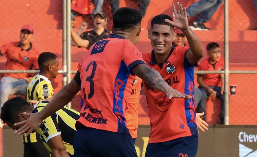 Municipal aprovecha la localía en El Trébol y vence 2-1 a Aurora