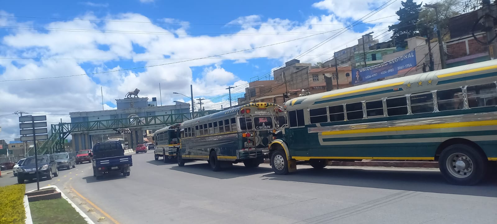 Transporte público permanece suspendido en Quetzaltenango por conflicto entre pilotos y usuarios. (Foto Prensa Libre: Lucero Sapalú)