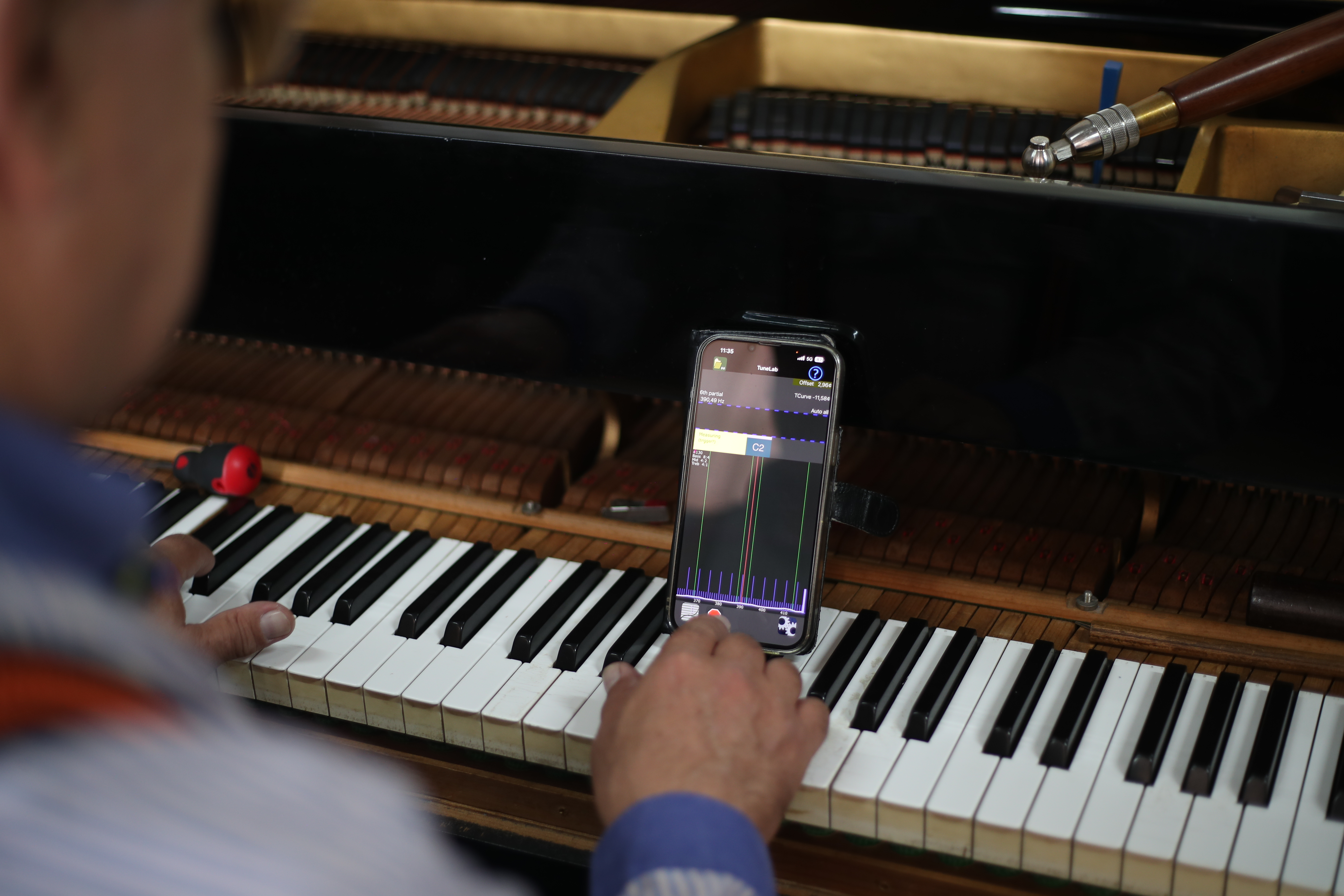 Danilo Sandoval, afinador de pianos. Entrevista para edicin dominical. Fotografa Esbin Garcia  18-03-26