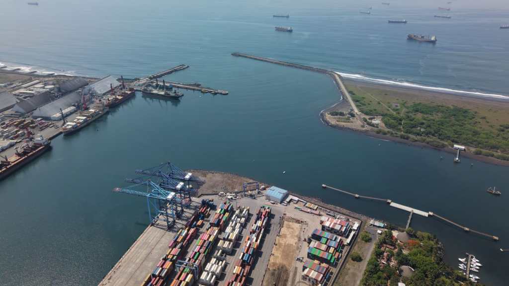 El futuro de las operaciones de la terminal de contenedores en la Empresa Portuaria Quetzal (EPQ) comenzó a evaluarse, debido a que los contratos vigentes con APM Terminals finalizan en el tercer trimestre del 2027. (Foto Prensa Libre: Cortesía)