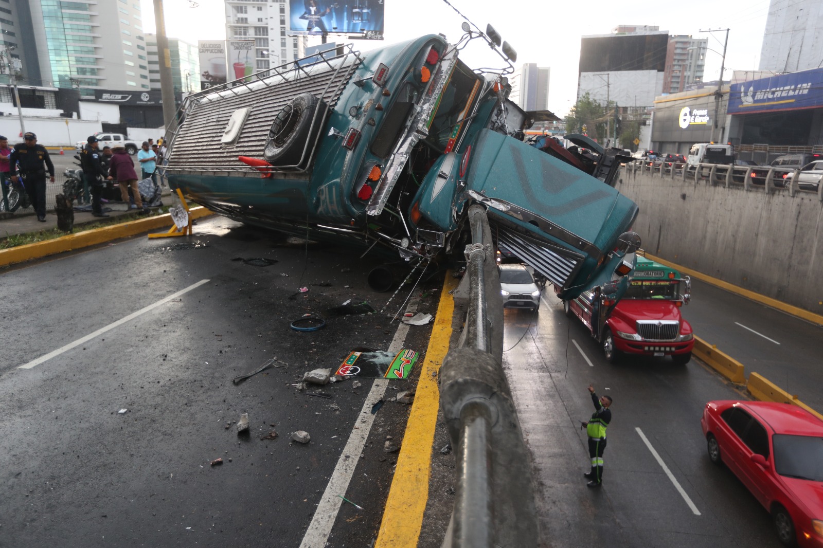 Las sanciones por incumplimiento de instalar SLV comenzaron a aplicarse recientemente, con multas vigentes desde el 2 de marzo último. (Foto Prensa Libre: HemerotecaPL)