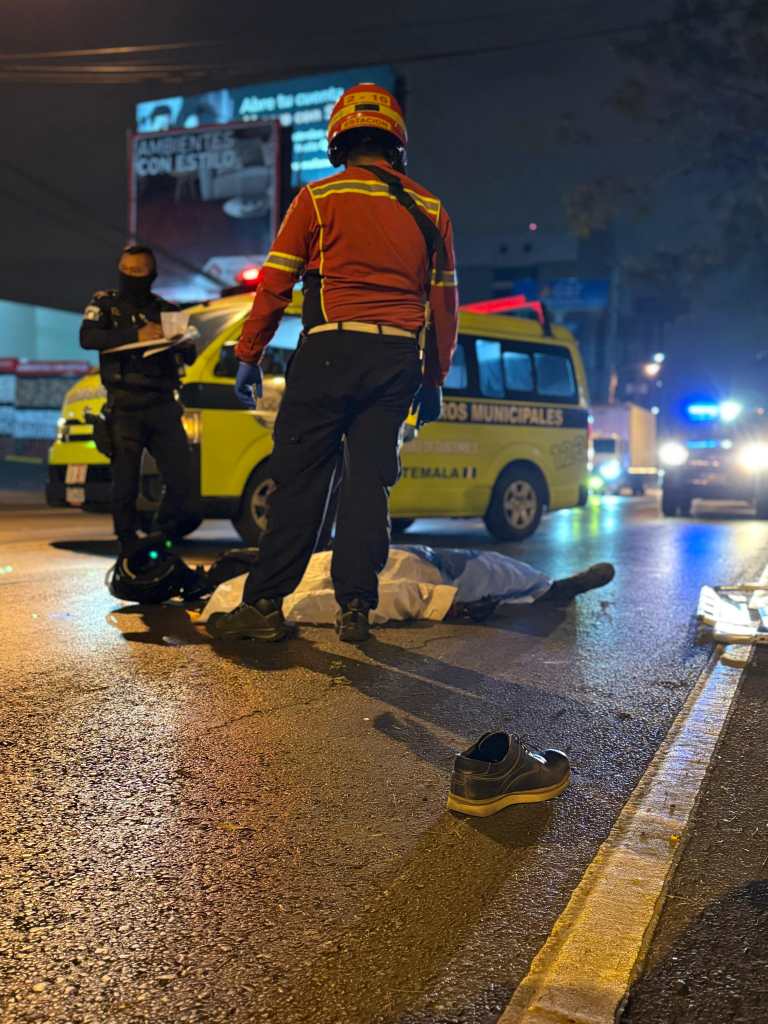 Accidente de tránsito en calzada Roosevelt zona 7 deja un motorista fallecido y otro herido