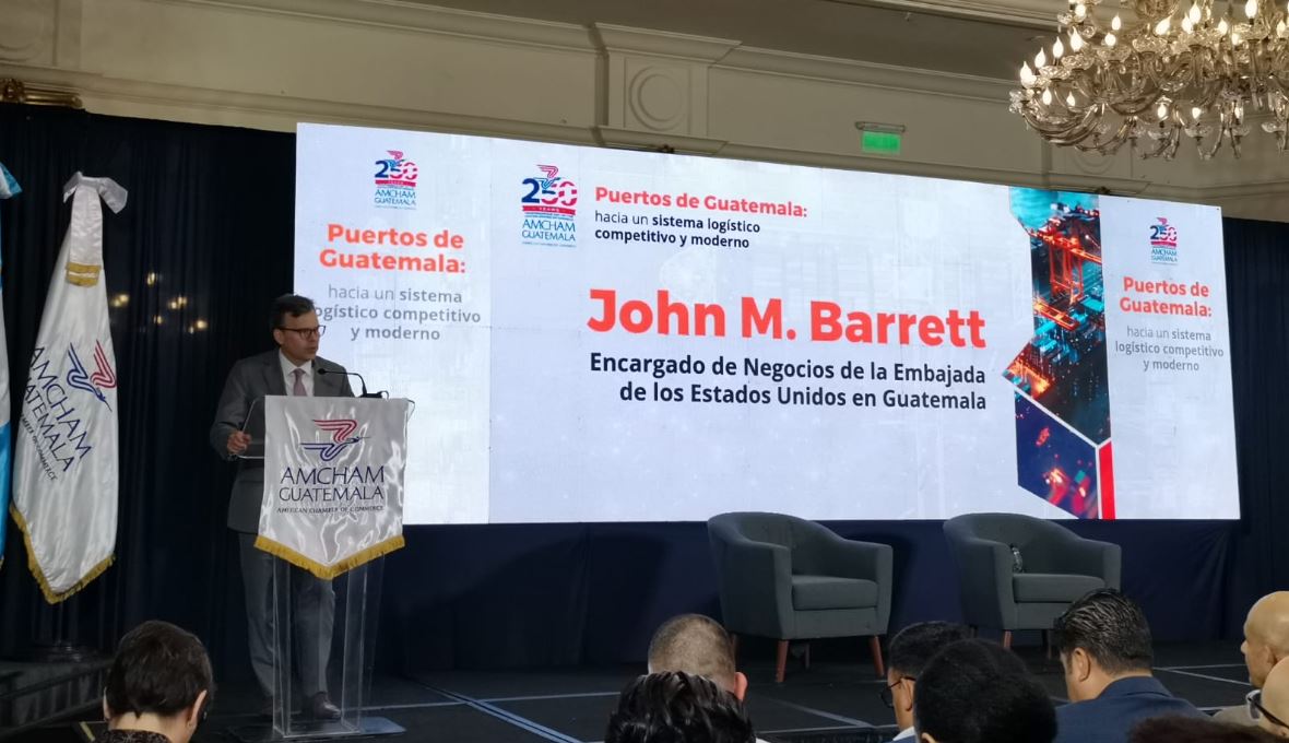 El encargado de Negocios de Estados Unidos en Guatemala, John M. Barret, asistió al foro organizado por la Cámara de Comercio Guatemalteco Americana (Amcham) acerca de “Puertos de Guatemala: hacia un sistema logístico competitivo y moderno” el miércoles 4 de marzo del 2026. (Foto, Prensa Libre: Rosa María Bolaños).