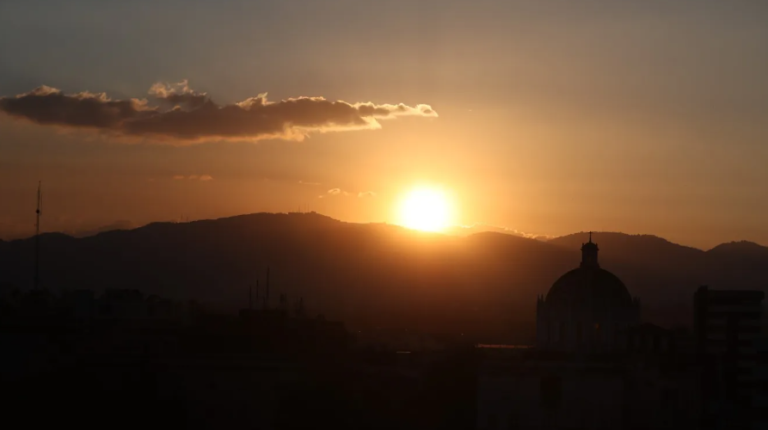 Altas temperaturas y un frente frío influirán en el clima de Guatemala del 16 al 2