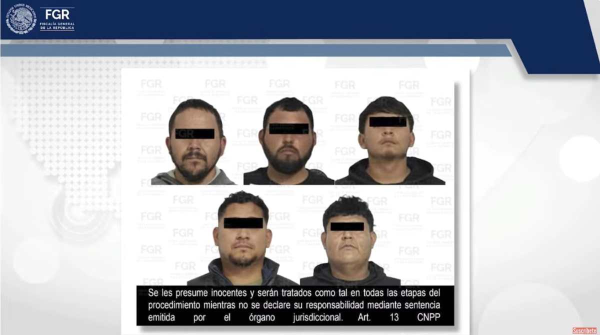 Los cinco detenidos aparecen en fotografías de registro difundidas por autoridades mexicanas, señalados de integrar una red dedicada al coyotazgo de migrantes guatemaltecos hacia Estados Unidos, tras un operativo efectuado en Ciudad Juárez, Chihuahua. (Foto Prensa Libre: Captura de pantalla de publicación de la FGR)