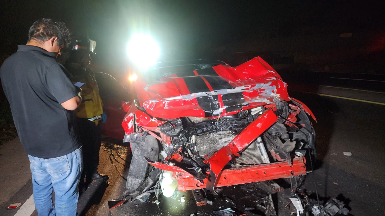 Colisión vehículo deportivo bomberos chupol