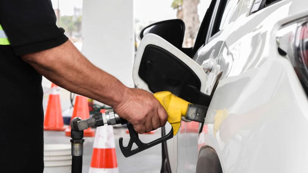 Combustibles bomba de gasolinera precios alza conflicto Medio Oriente