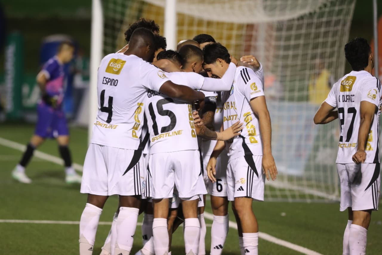 Comunicaciones se ubica como líder del torneo Clausura 2026. (Foto Prensa Libre) Juan Diego González).
