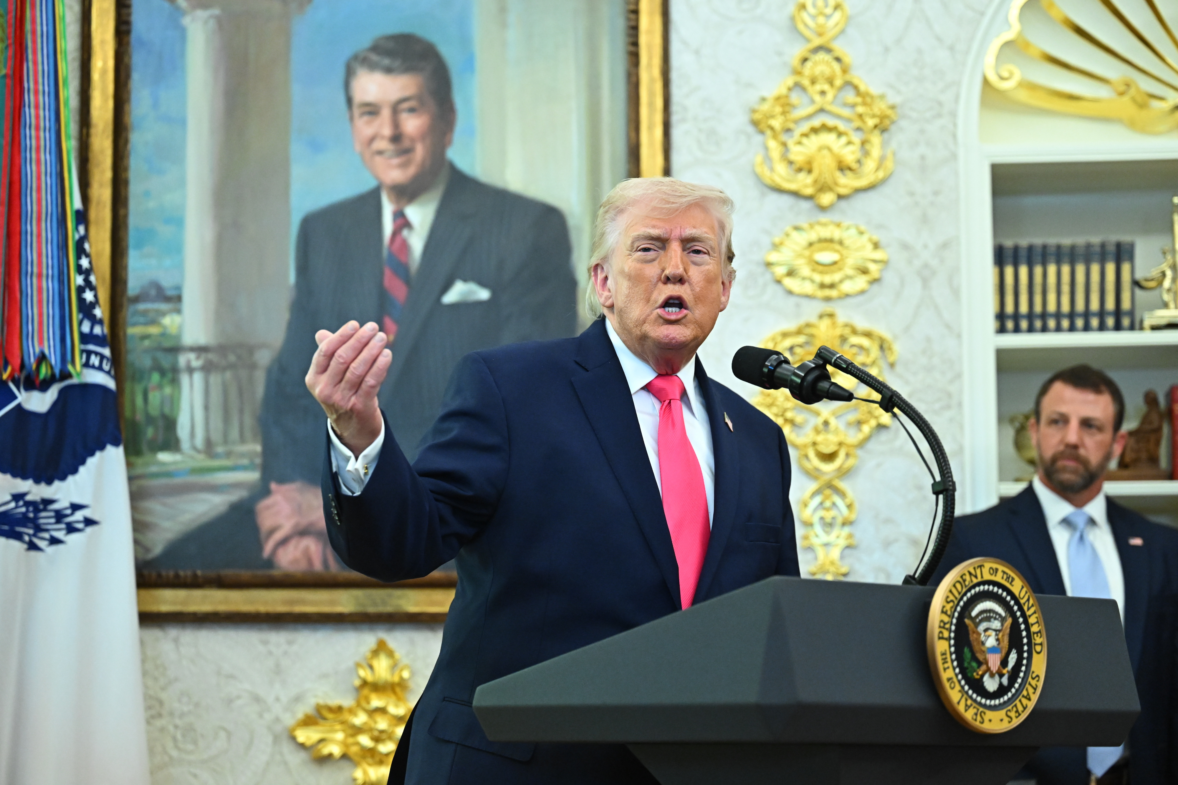 “Uno muy grande”: Por qué Trump dijo que Irán “le hizo un regalo” vinculado con el estrecho de Ormuz