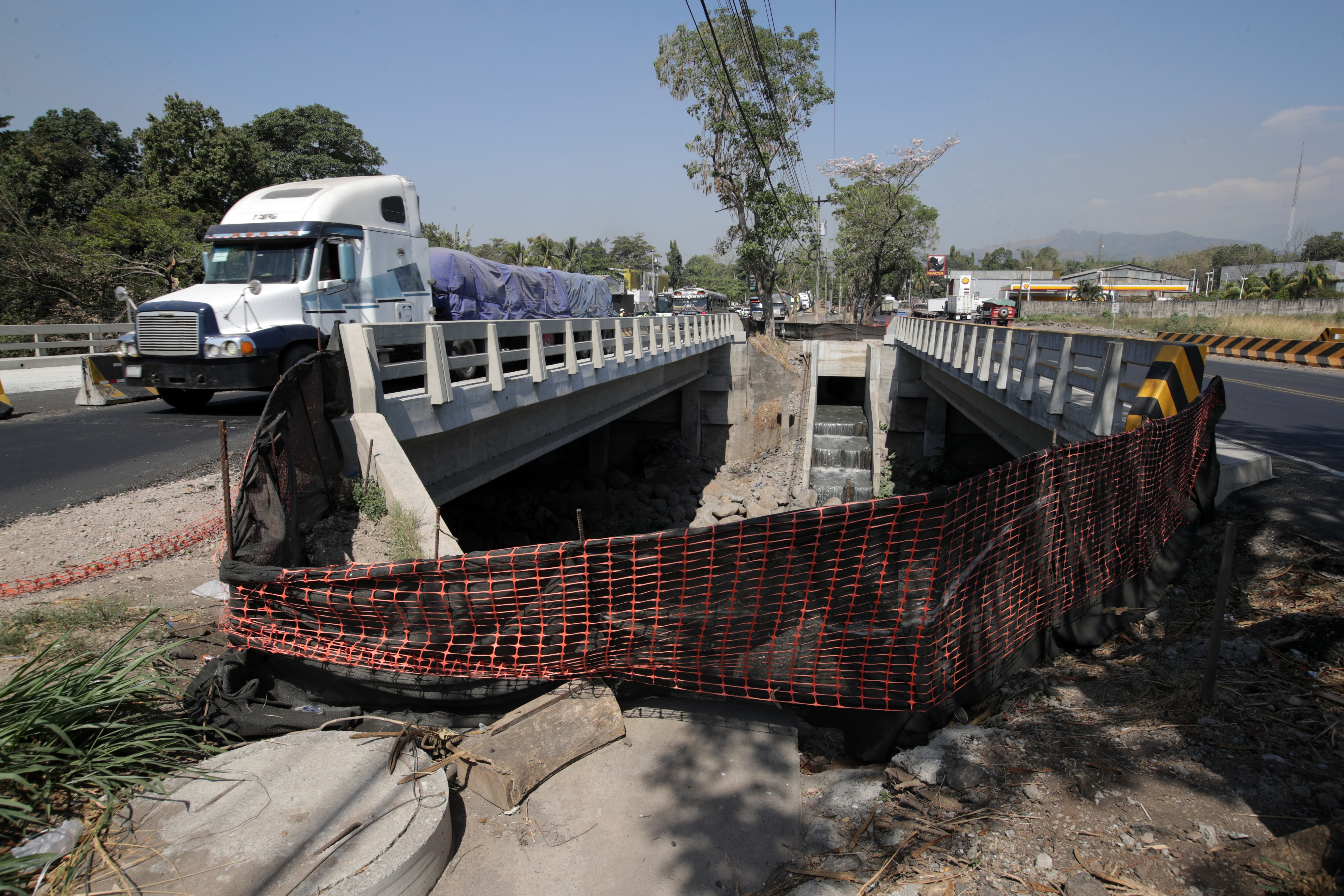 AVANCES AUTOPISTA ESCUINTLA PUERTO QUETZAL'