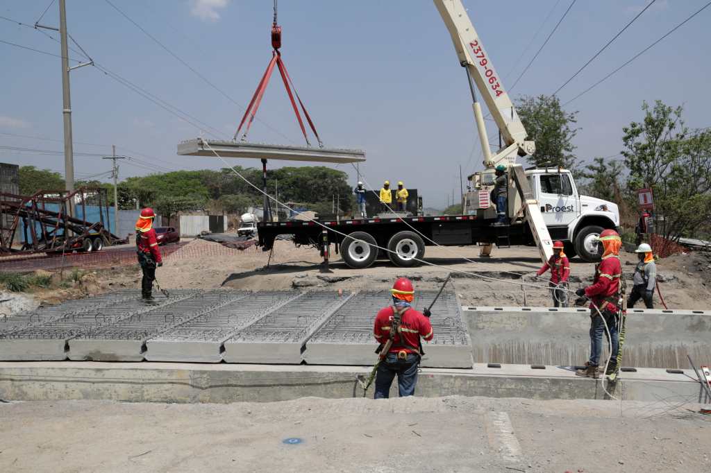 AVANCES AUTOPISTA ESCUINTLA PUERTO QUETZAL