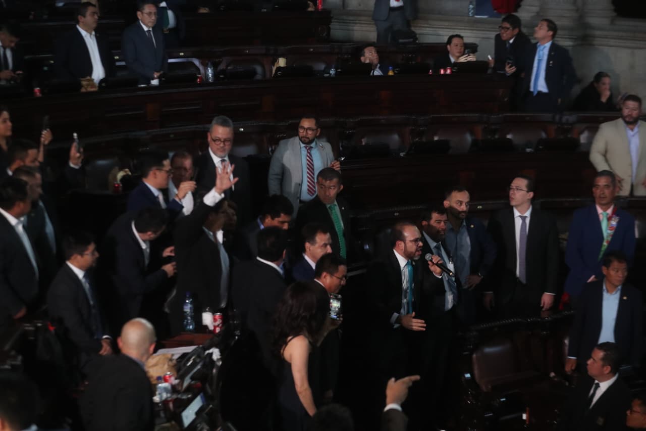ENFRENTAMIENTOS DIPUTADOS ELECCION MAGISTRADOS CC