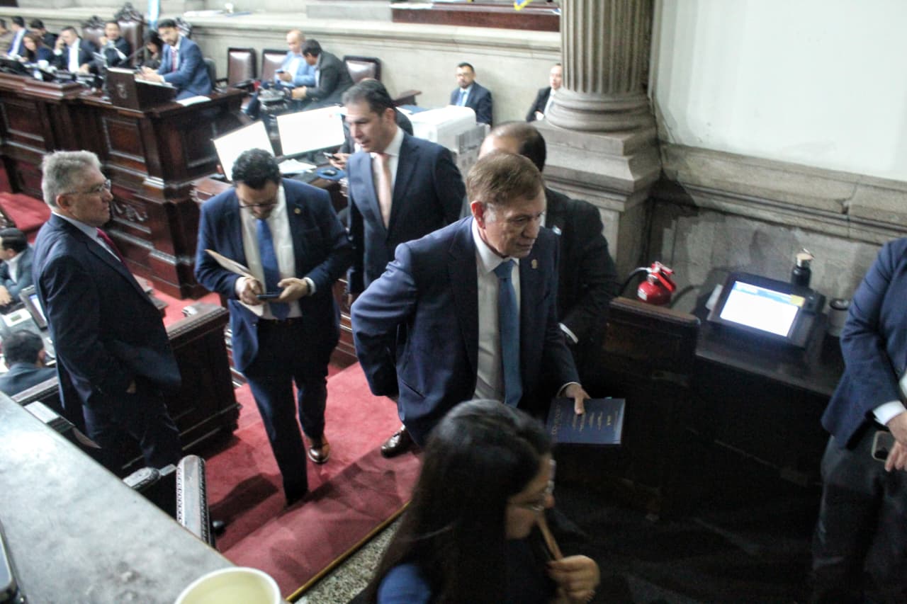 ENFRENTAMIENTOS DIPUTADOS ELECCION MAGISTRADOS CC'