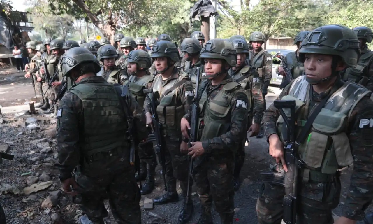 Ejército de Guatemala despliega anillos de seguridad en cárceles Renovación 1, Fraijanes 2 y preventivo zona 18 tras motines del Barrio 18