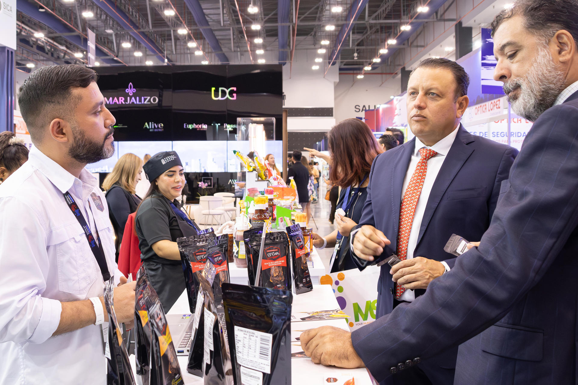Fotografía cedida por SIECA que muestra a empresarios de pymes de Centroamérica recorriendo la feria EXPOCOMER 2026 en Ciudad de Panamá (Panamá). EFE/ SIECA/ SOLO USO EDITORIAL/ NO VENTAS/SOLO DISPONIBLE PARA ILUSTRAR LA NOTICIA QUE ACOMPAÑA(CRÉDITO OBLIGATORIO)