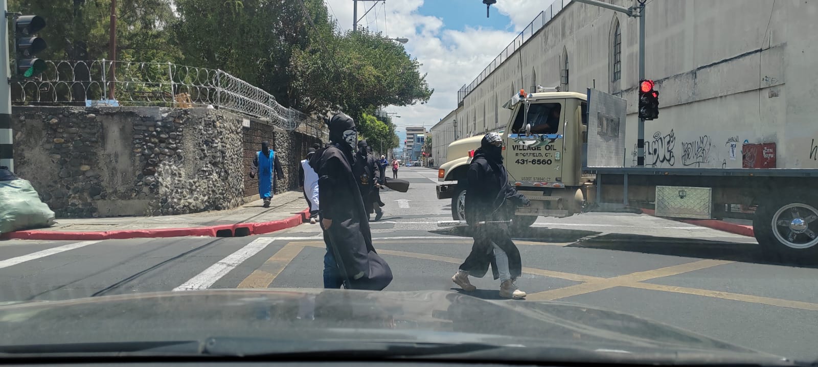 Encapuchados bloqueo Usac Paraninfo Desfile Bufo