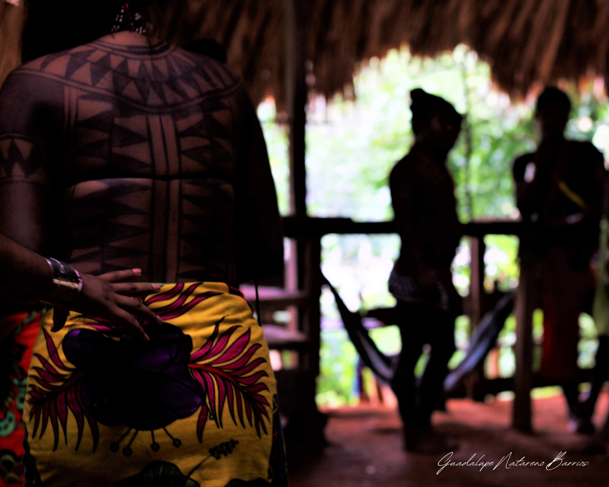 “Convergencias”: la exposición que reúne a 25 artistas guatemaltecos en zona 10