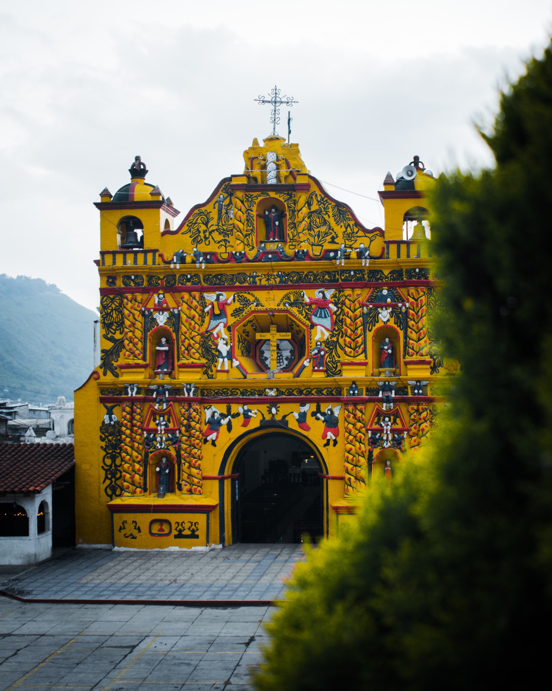 Fachada del templo católico, San Andrés Xecul, Totonicapán, en el año 2021. (Foto Prensa Libre: Daniel Pacheco, a través del Ojo del Lector, sección de este medio) 