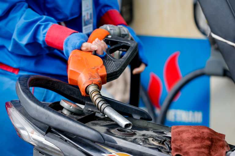 ¿Para bajar el precio de la gasolina? Trump suspende la Ley Jones: vigente desde 192