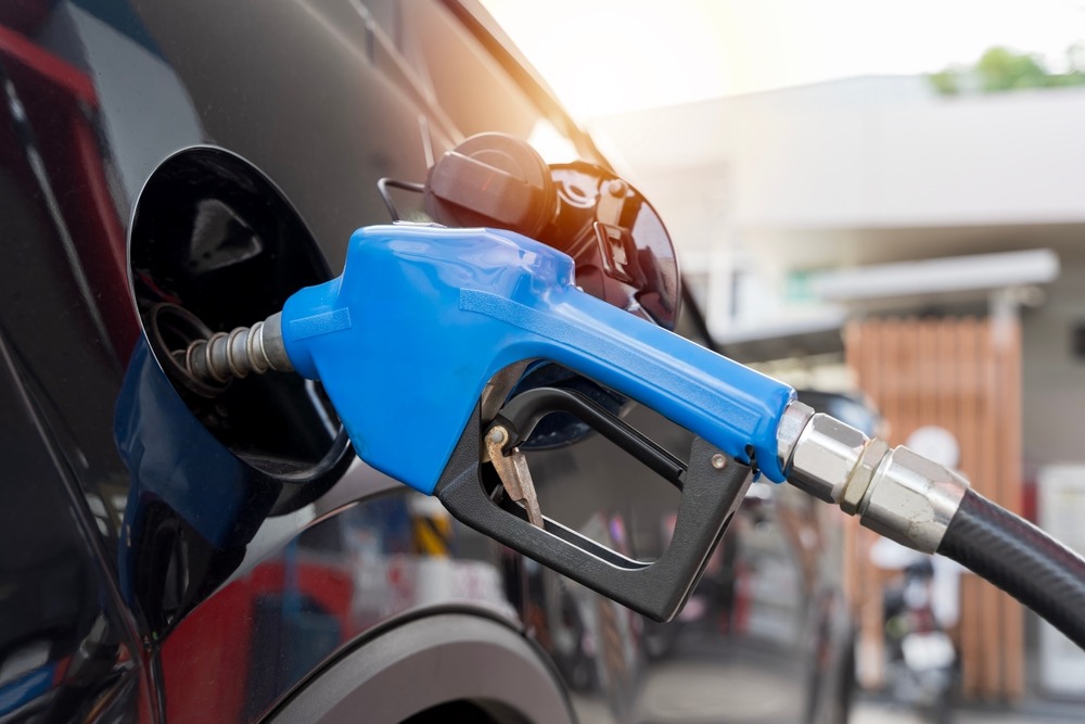 Casi cuatro semanas después de comenzar el conflicto bélico internacional, así como el bloqueo en el estrecho de Ormuz, que han presionado el incremento del barril de petróleo, el Ejecutivo presentó el programa de apoyo temporal. (Foto Prensa Libre: Shutterstock)