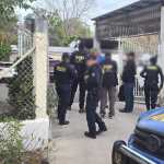 Autoridades del Ministerio Público ejecutan allanamientos en seis departamentos y capturan a cuatro personas vinculadas con una red que habría manejado más de Q5,756,202 en tráfico ilícito de migrantes. (Foto Prensa Libre: MP)