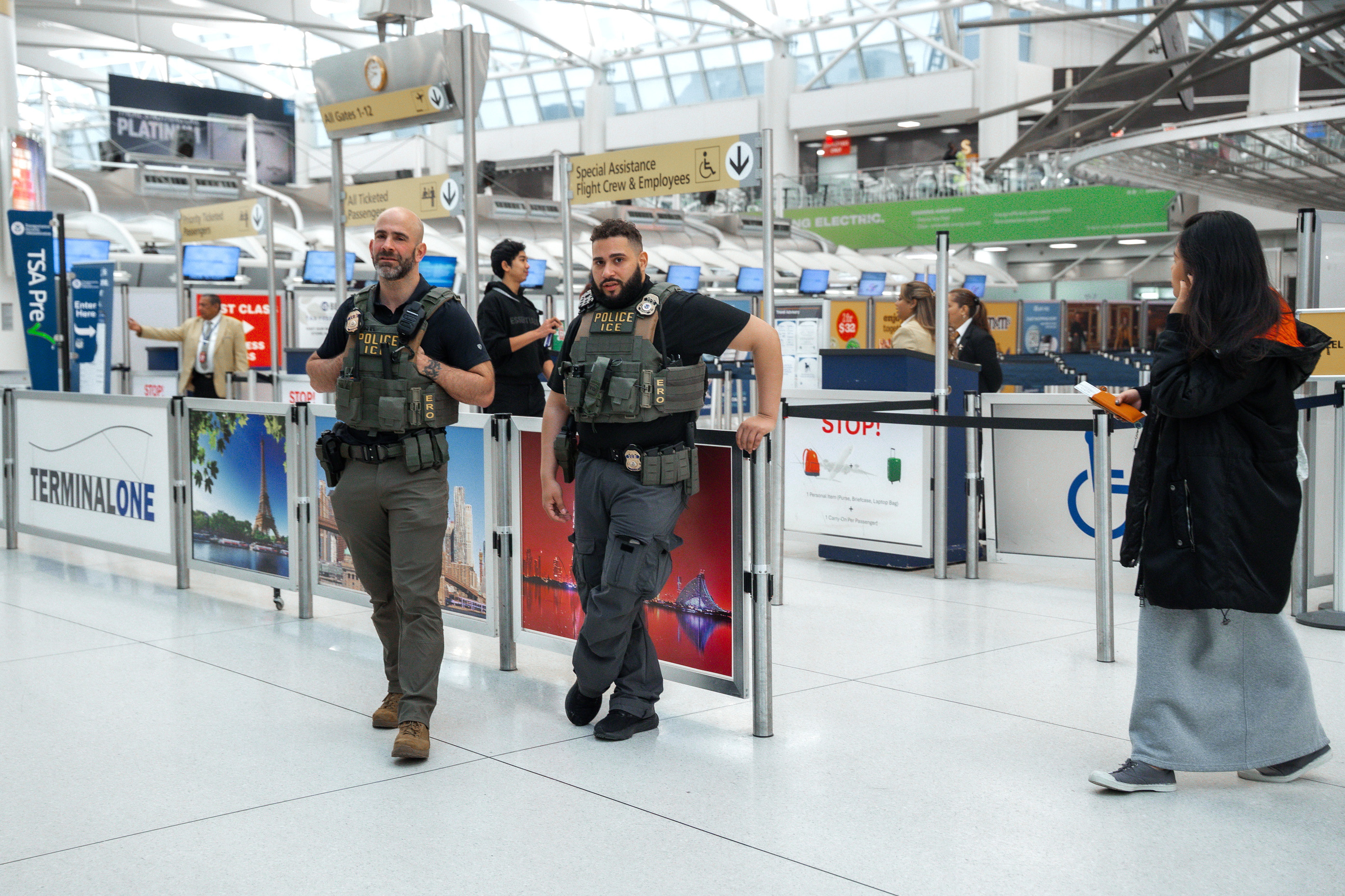 ¿ICE en los aeropuertos? La nueva ayuda de Trump y Homan en los controles de seguridad