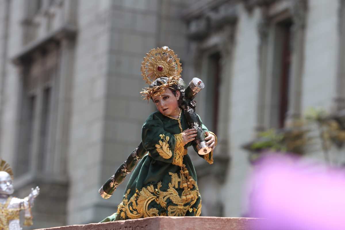 Jesús Niño de la Demanda en su recorrido anual. (Foto Prensa Libre: Edwin Castro)