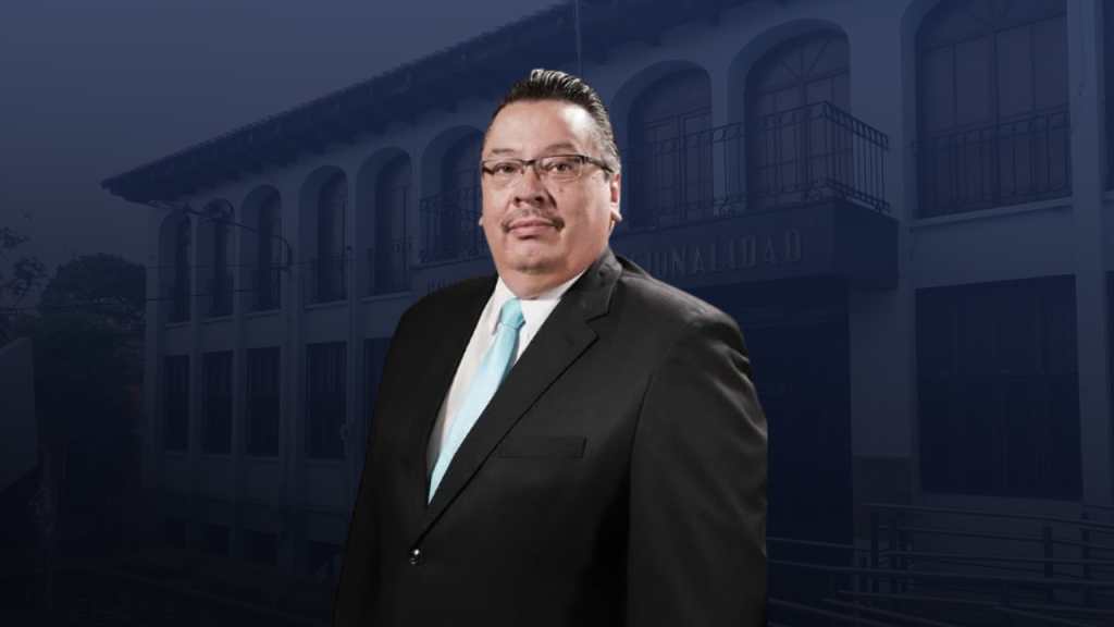 Luis Rosales Marroquín, magistrado suplente de la Corte de Constitucionalidad, en una composición con imágenes del Congreso de la República y la CC.