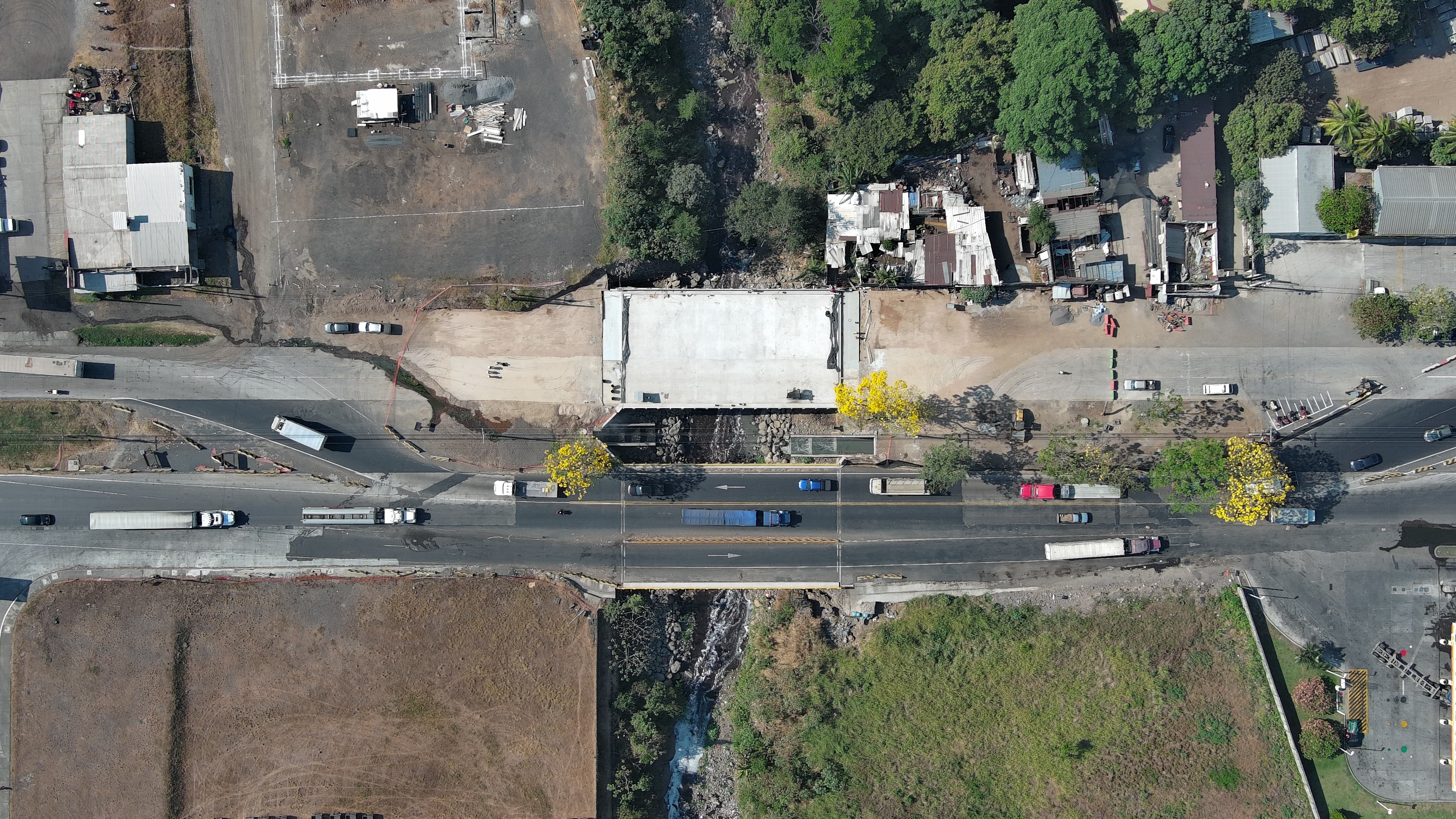 Autopista Escuintla-Puerto Quetzal supera el 20% de avance y se prevé primera entrega en julio del 2026