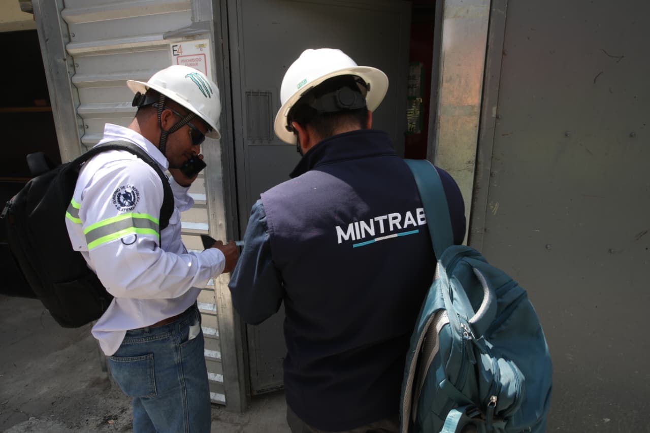 MINTRAB SUPERVISA PAREA DE ACCIDENTE EN OBRA DE ZONA 14