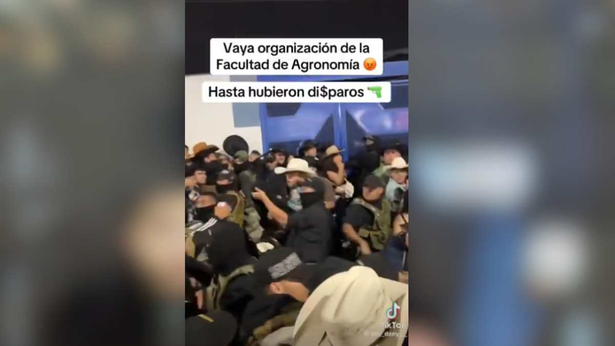Registros en redes sociales muestran momentos de tensión en el Estadio Revolución, mientras asistentes relatan detonaciones en medio de aglomeraciones y fallas en el ingreso. 