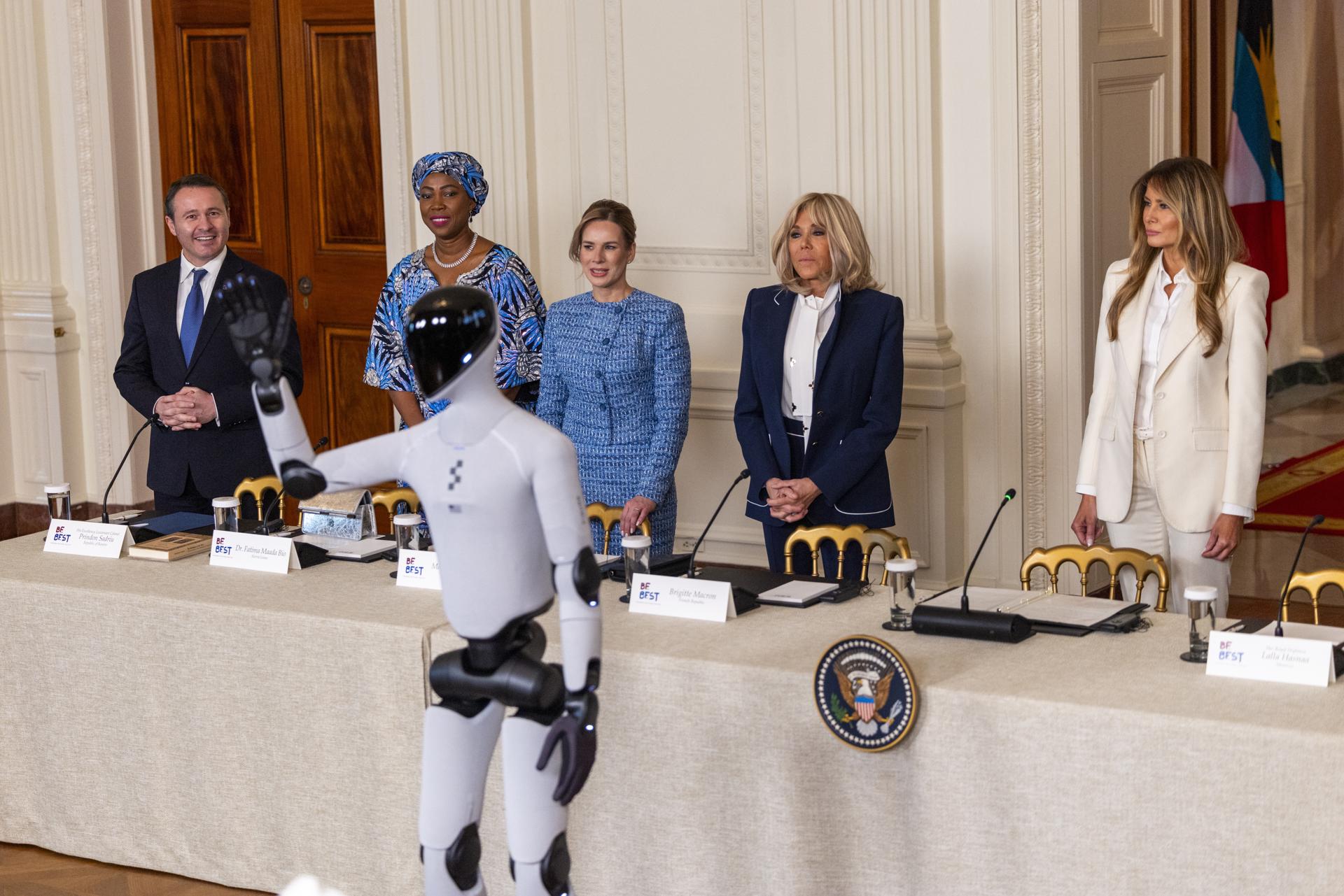 Qué hacía un robot humanoide junto a Melania Trump en la Casa Blanca y qué revela sobre el futuro de la educación