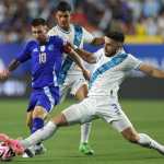 Guatemala v Argentina - Messi y Samayoa
