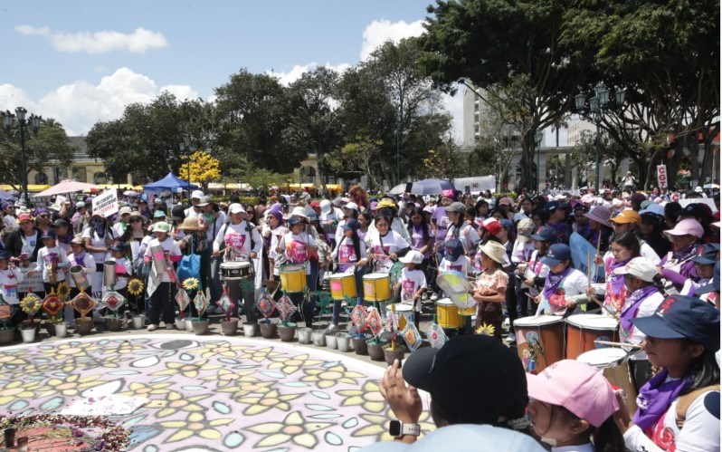 Colectivos femeninos conmemoran el Día Internacional de la Mujer con ...