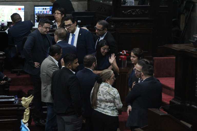 Diputados realizan movimientos y reacomodos en partidos políticos con miras a reelegirse en el 2