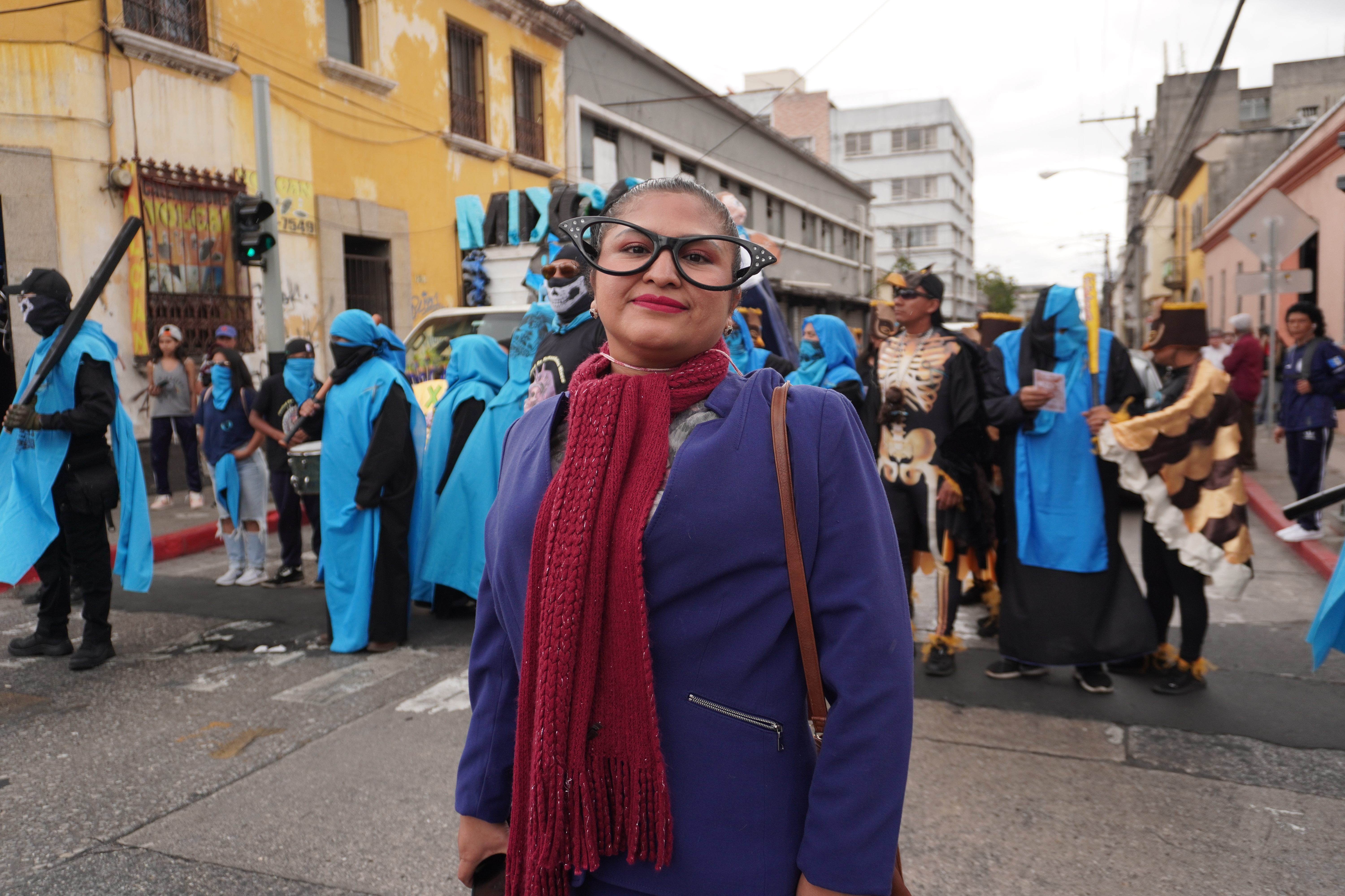 Personas se visten de diversos personajes, como la actual fiscal general del MP María Consuelo Porras, en forma de critica y sátira. (Foto Prensa Libre: Javier González)