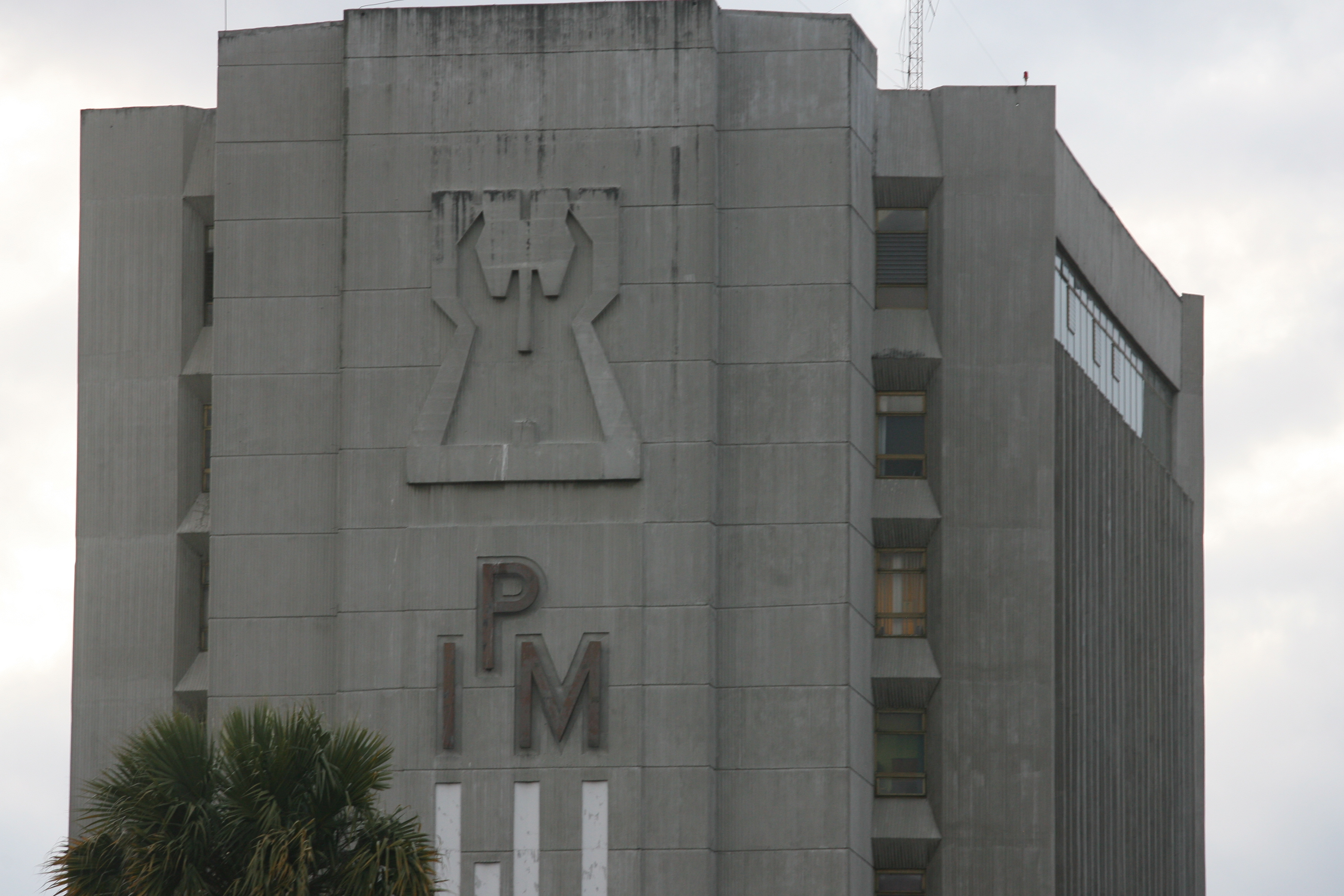 Fachada del Instituto de Previsión Militar (IPM) en Guatemala, entidad encargada de pensiones militares