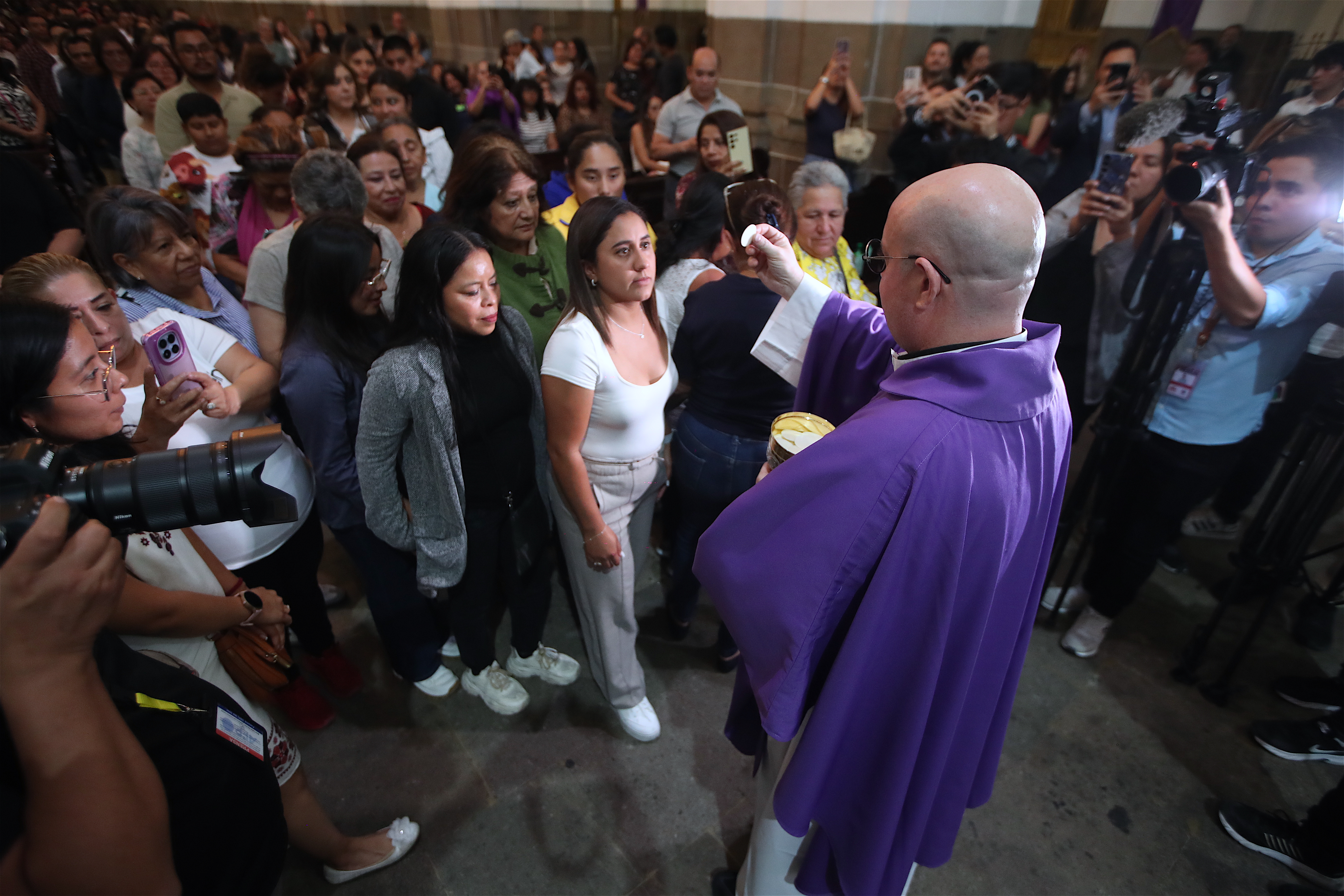 Padre Guilherme Peixoto, el sacerdote portugués visita Guatemala.'