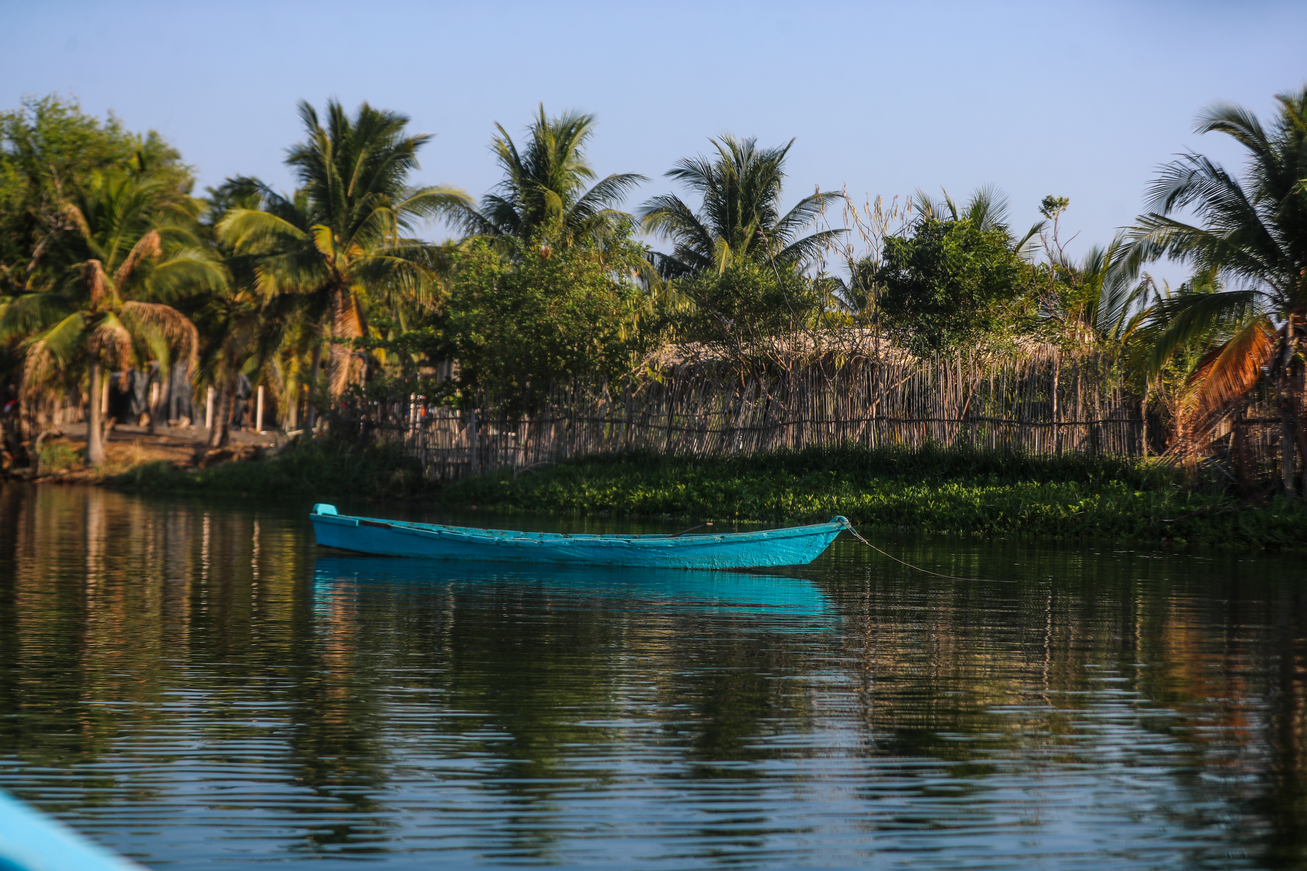 GNSD, TURISMO LAS LISAS. Se visit la aldea Las Lisas, Chiquimulilla, Santa Rosa para graficar el proyecto del Muelle y Malecn La Sarampaa, que reporta un coste de Q2 millones. Esto para el siguiente programa de Guatemala No Se Detiene. En la imagen, punto en la aldea Las Lisas donde se encuentran restaurantes, negocios y el proyecto del muelle y malecn. Canal de Chiquimulilla.

Juan Diego Gonzlez.  230226