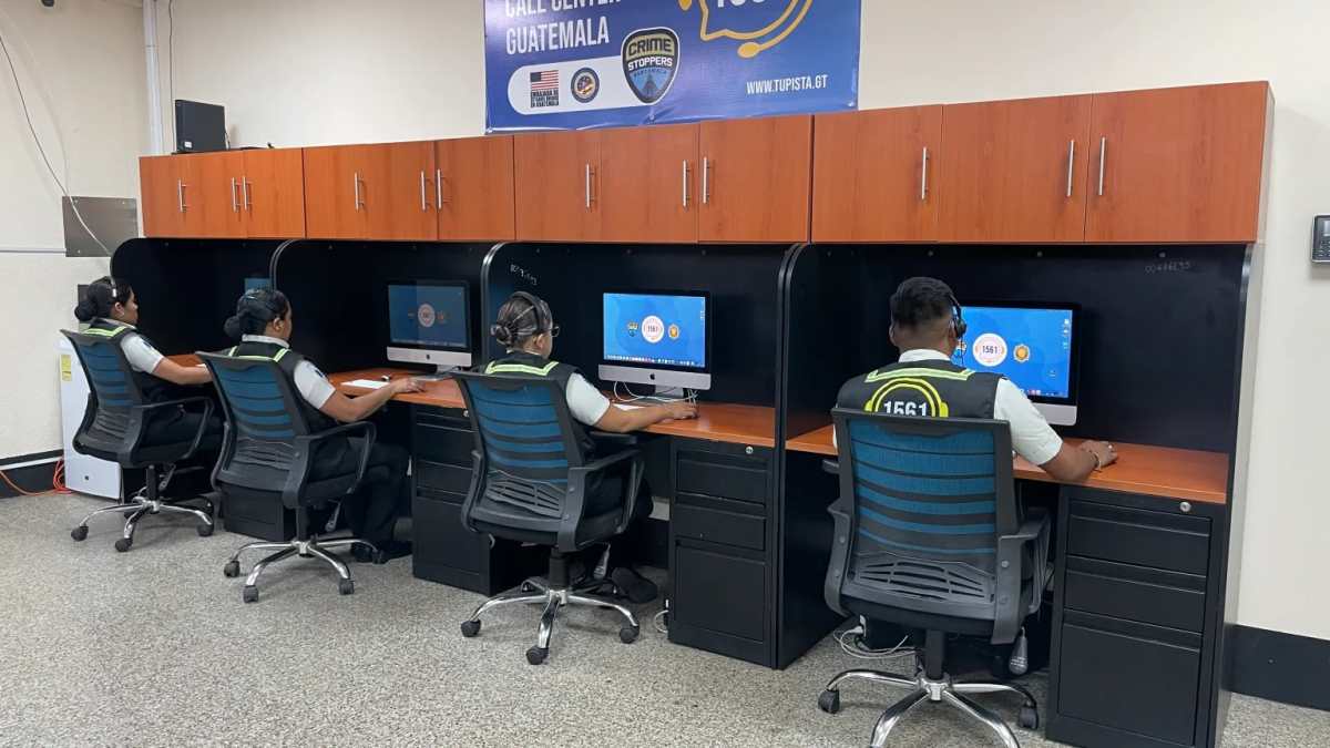Call center de Crime Stoppers en Guatemala atiende denuncias ciudadanas