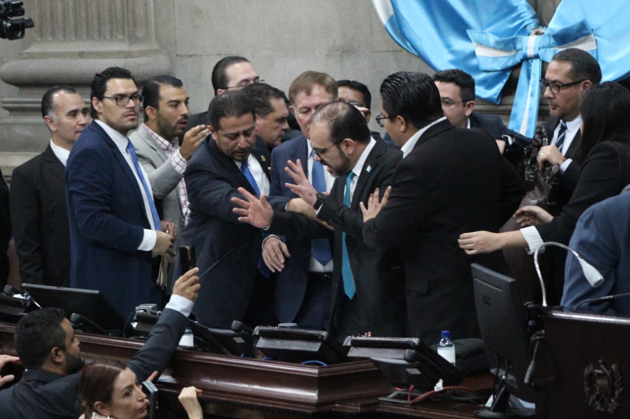 ENFRENTAMIENTOS DIPUTADOS ELECCION MAGISTRADOS CC'