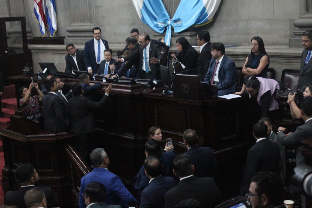 ENFRENTAMIENTOS DIPUTADOS ELECCION MAGISTRADOS CC
