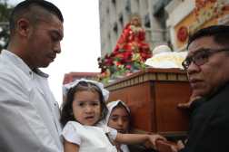 El templo histórico de San Francisco celebrará su cortejo procesional infantil. Cada tercer sábado de Cuaresma, desde el 2016, la niñez católica guatemalteca participa en un encuentro con las imágenes de Cristo de la Preciosa Sangre y Nuestra Señora de Dolores, del templo histórico de San Francisco.


Foto Prensa Libre: Javier González   07/03/2026