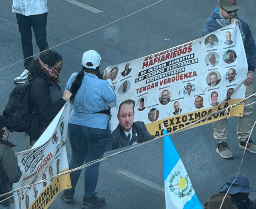 PROTESTA CONTRA MAZARIEGOS EN LA ZONA 10