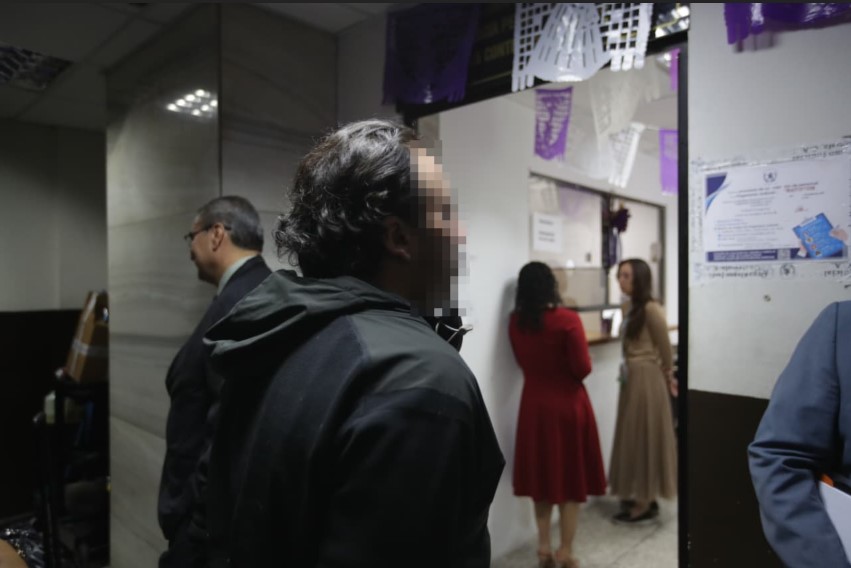 Pedro Alejandro Duque Soto comparece ante el Juzgado Segundo de Instancia Penal tras ser capturado por el caso de desfalco al CHN. (Foto Prensa Libre: Moises Xec)