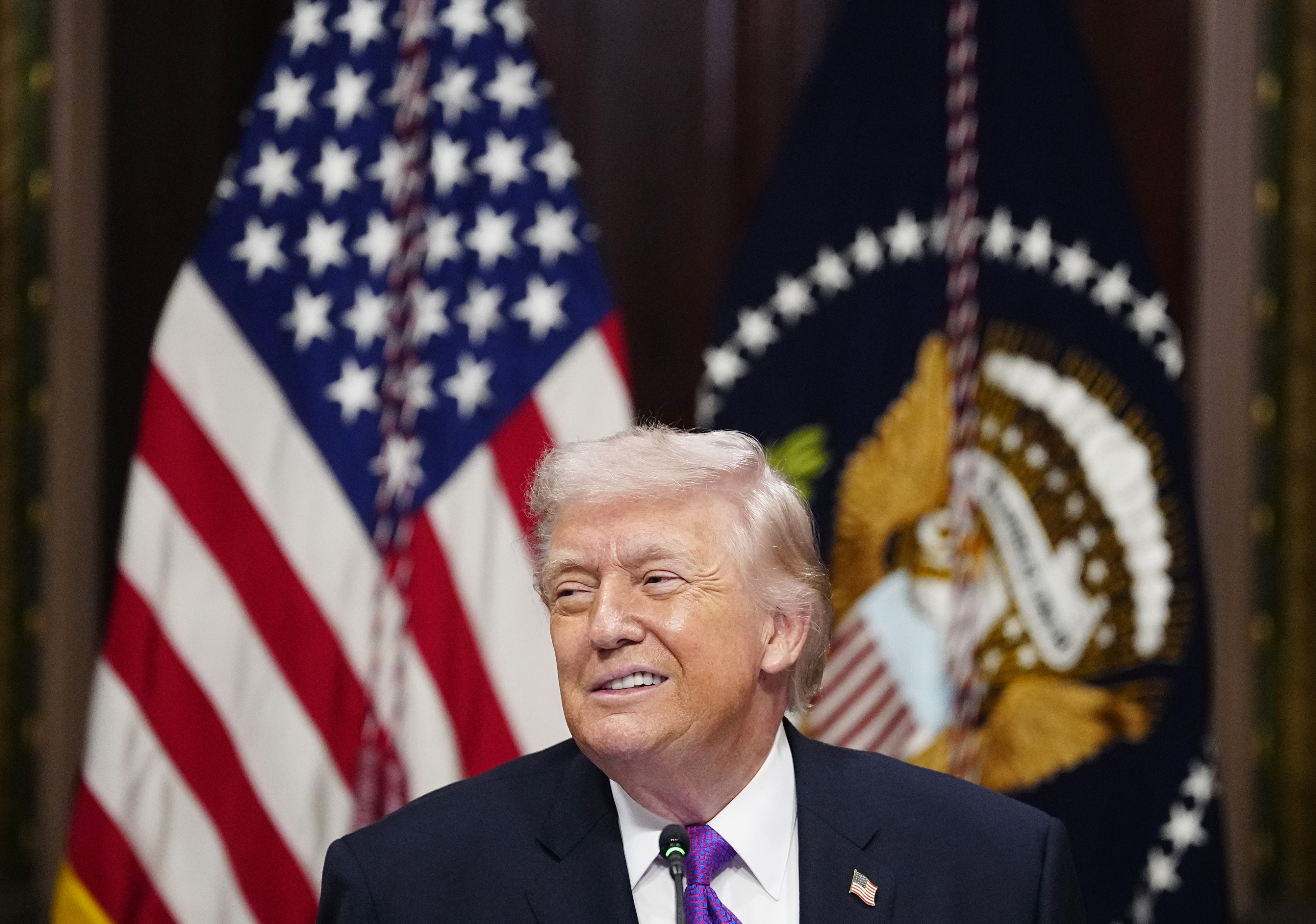 WASHINGTON (United States), 04/03/2026.- President Donald Trump speaks during a roundtable on the Ratepayer Protection Pledge in the Indian Treaty Room in the Eisenhower Executive Office Building near the White House in Washington, DC on 04 March 2026. Technology firms that sign the pledge will commit to ensuring artificial intelligence infrastructure does not raise utility bills for households and small businesses. EFE/EPA/BONNIE CASH / POOL