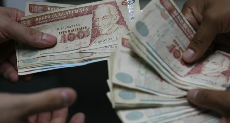 Exgerente de banco es condenada tras auditoría que detectó sustracción de Q8