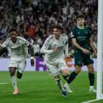 El centrocampista uruguayo del Real Madrid, Fede Valverde, celebra un gol durante el encuentro correspondiente a la ida de los octavos de final de la Liga de Campeones, que disputan el Real Madrid y el Manchester City.(Foto Prensa Libre: EFE). El centrocampista uruguayo del Real Madrid, Fede Valverde, celebra un gol durante el encuentro correspondiente a la ida de los octavos de final de la Liga de Campeones, que disputan el Real Madrid y el Manchester City.(Foto Prensa Libre: EFE).
