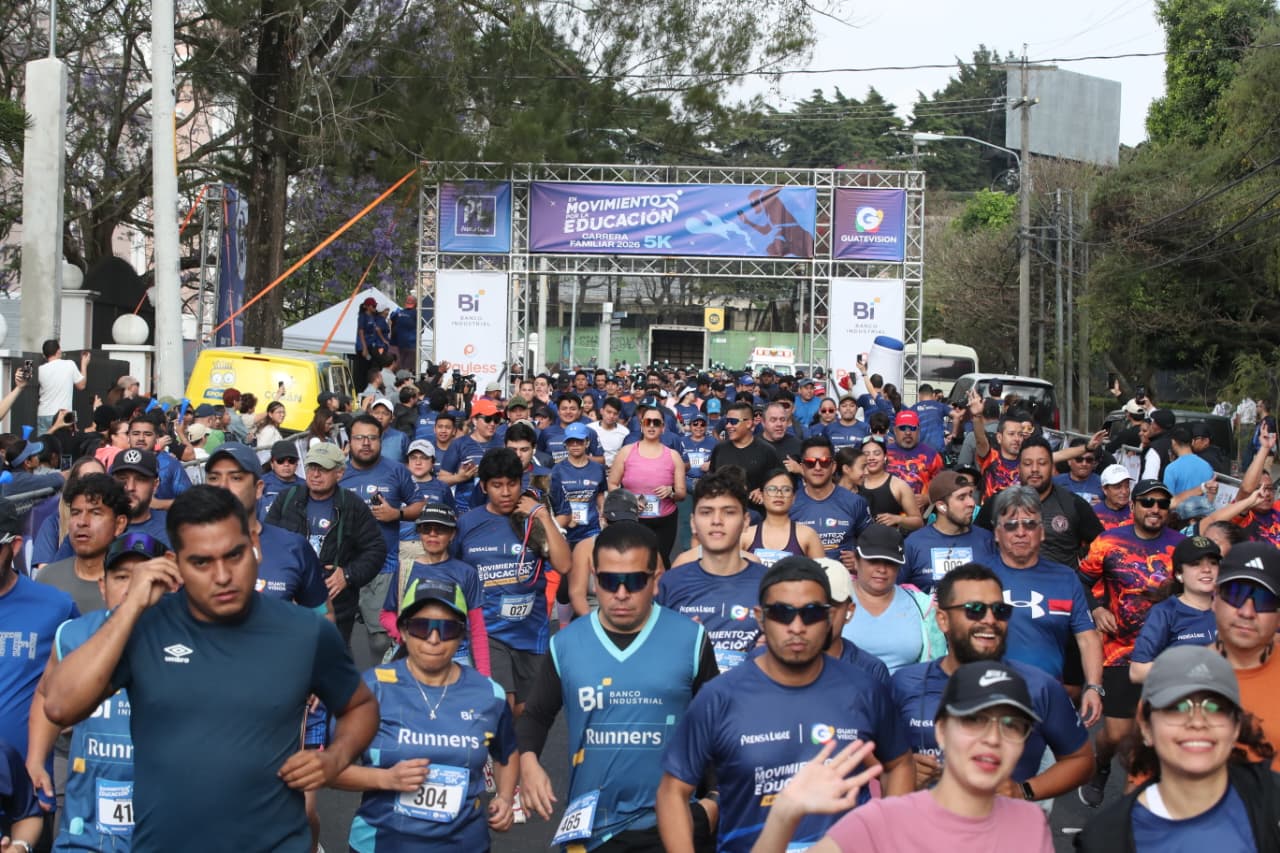Carrera En Movimiento por la Educación de Prensa Libre y Guatevisión reúne corredores en la capital